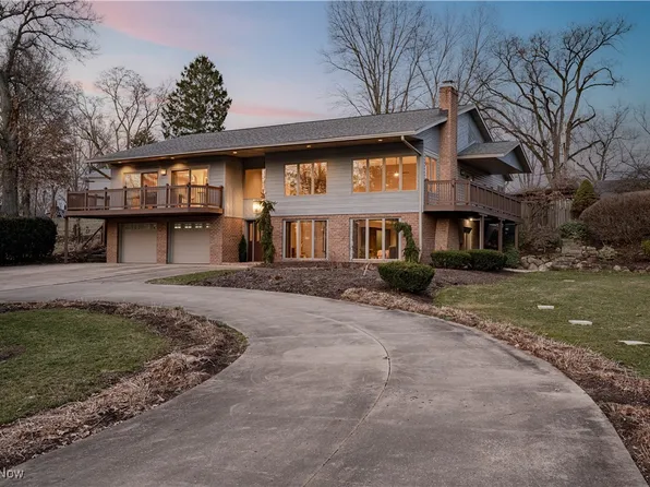 3707 Random Dr, Akron, OH 44319