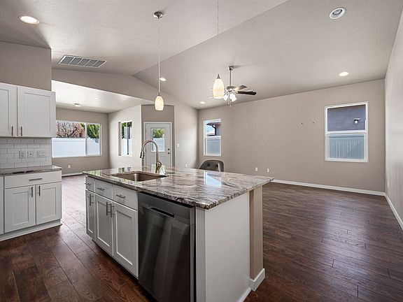 4th image of 3034 Red Pear Dr