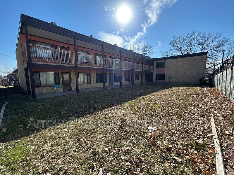 828 E St #105