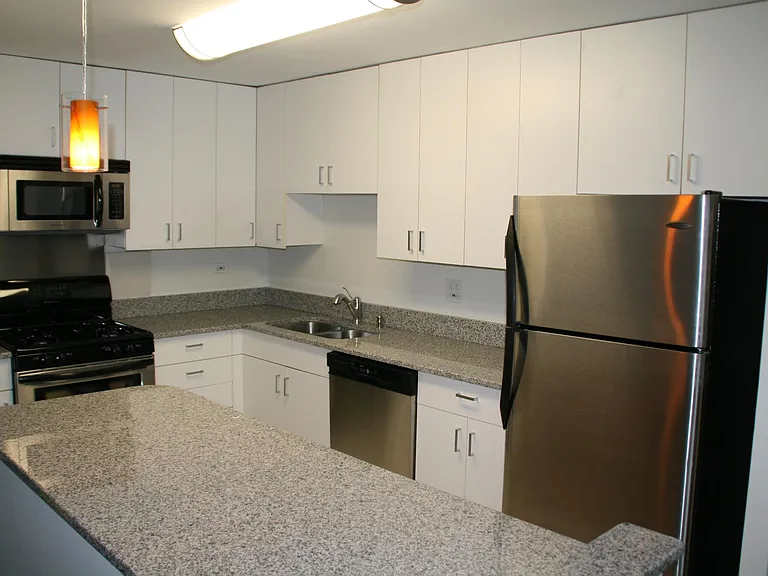 1250 Park Ave W #433 — Photo 4