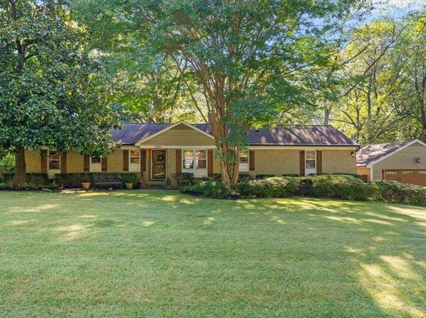 1220 E Irvin Dr