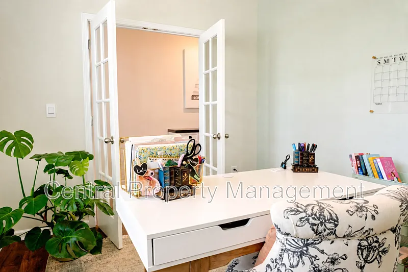 4 bed, 2.5 bath, 2811 sqft, $2,800 — Photo 4