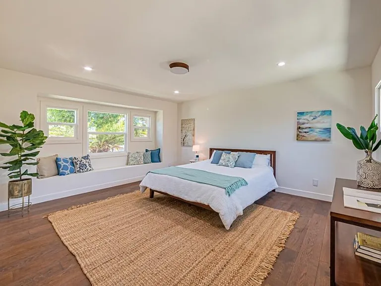 5357 S Victoria Ave — Photo 11