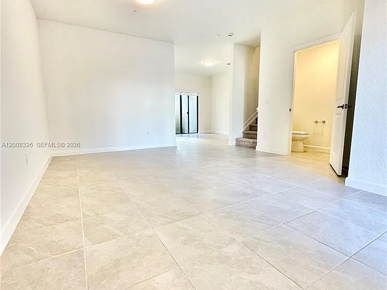 261 SW 159th Way — Photo 2