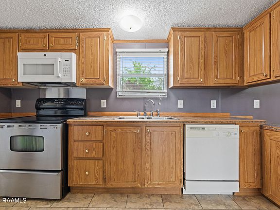 3rd image of 212 Windcreek Ln