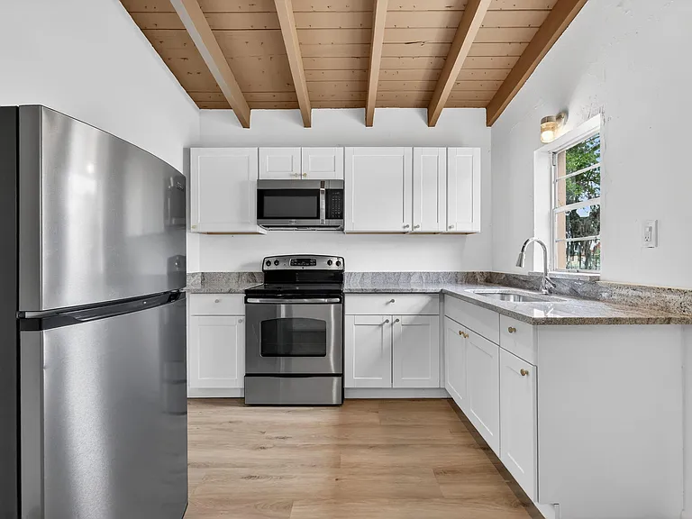405 N 22nd St — Photo 8