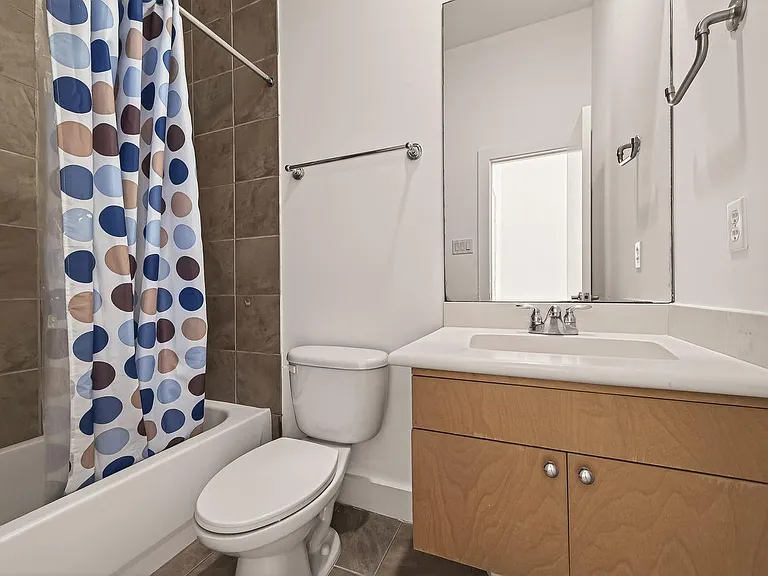 724 Ruthven St — Photo 31