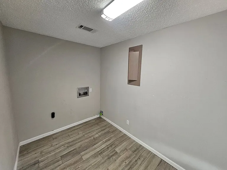 120 Powell Dr — Photo 13