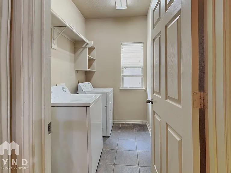 1411 Cameron Park Ln — Photo 17
