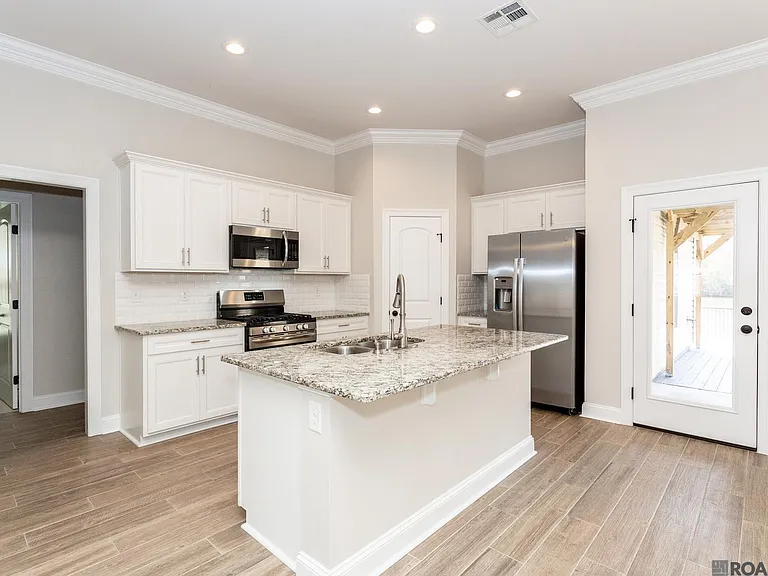 6356 Lake Edge Dr — Photo 5