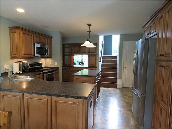 3rd image of 79 Lacey Ln