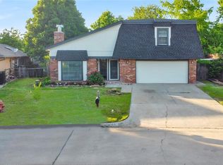 217 SE 28th St, Moore, OK 73160