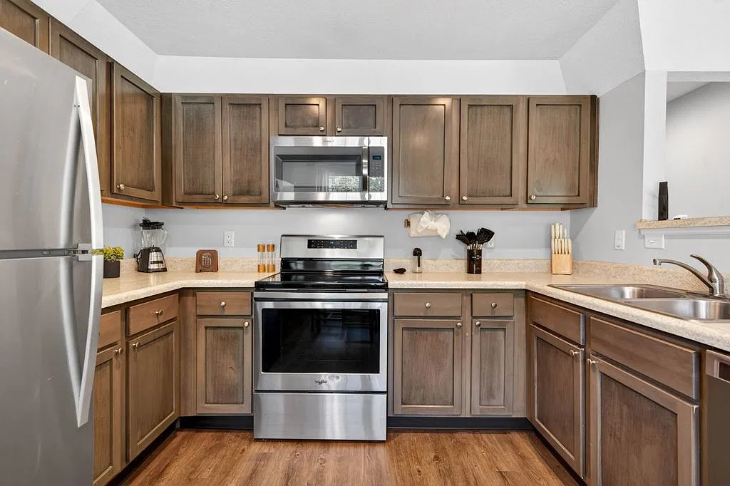Central L: Furnished Single-Level 2-Bedroom in Downtown Columbus — Photo 4