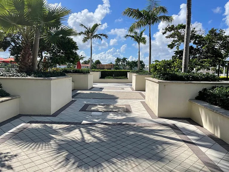 5600 Collins Ave #6D — Photo 37