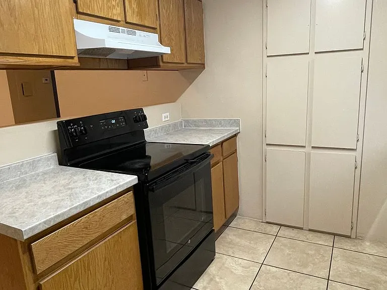941 Gail Gardner Way — Photo 2