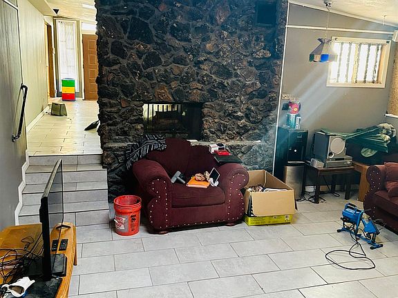 4th image of 2401 Carver Dr