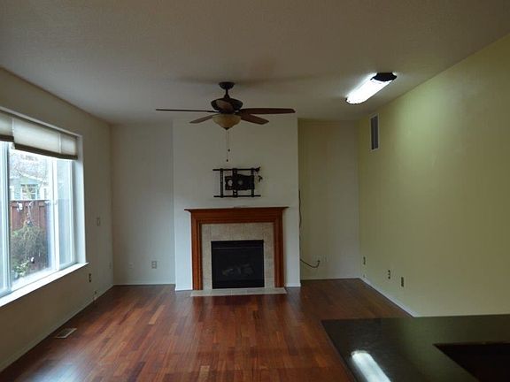 5th image of 479 NE Caden Ave