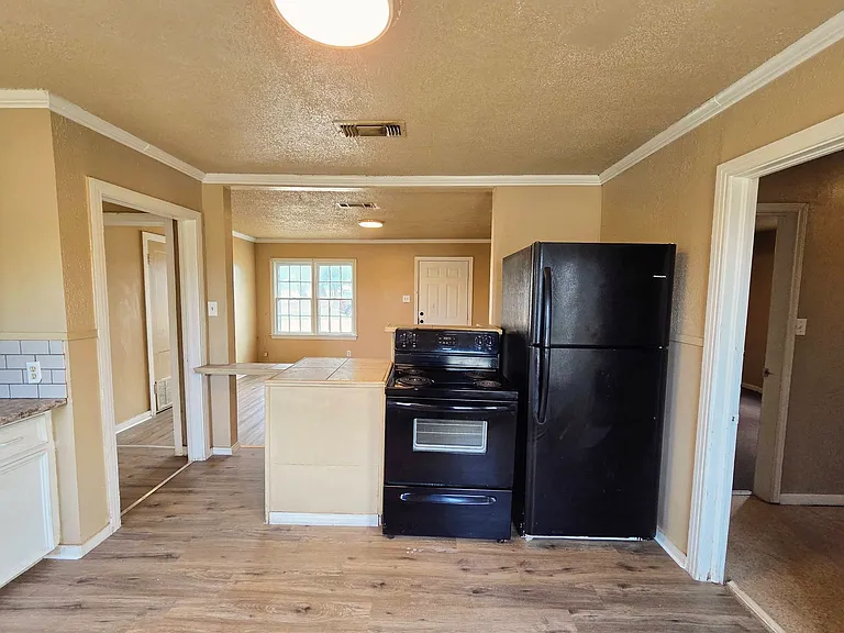 1319 Sycamore St — Photo 12