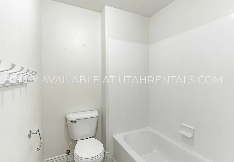 692 E 180 N — Photo 25