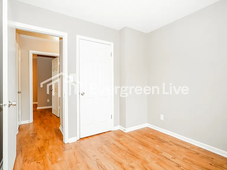 2367 Delavan Dr — Photo 13