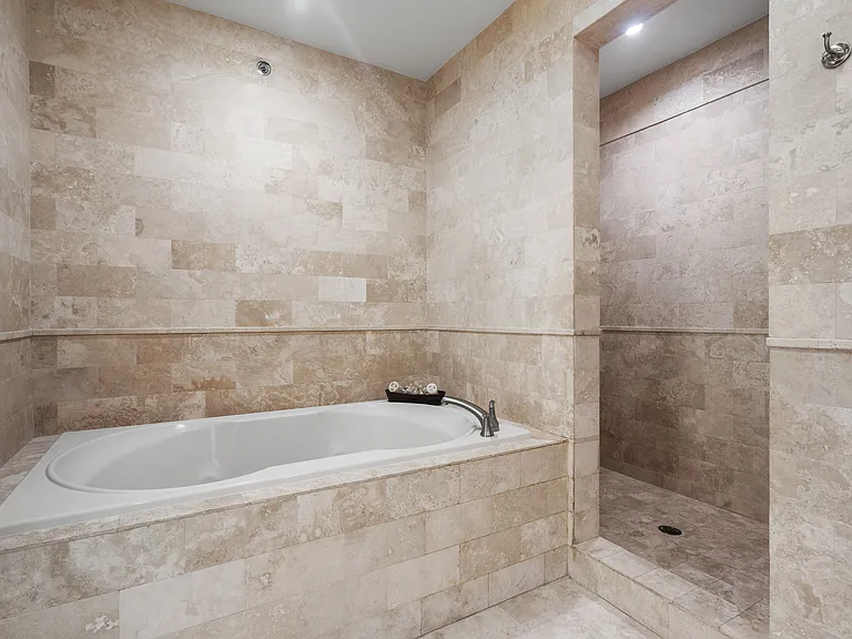 500 Plantation Dr #1-205 — Photo 42