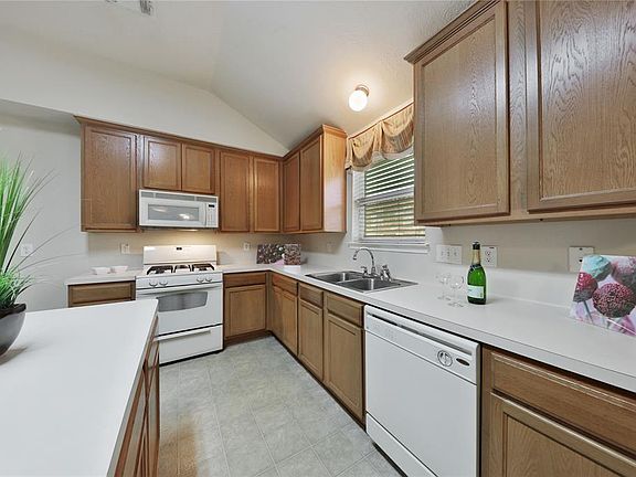 5th image of 18514 Creek Landing Ct