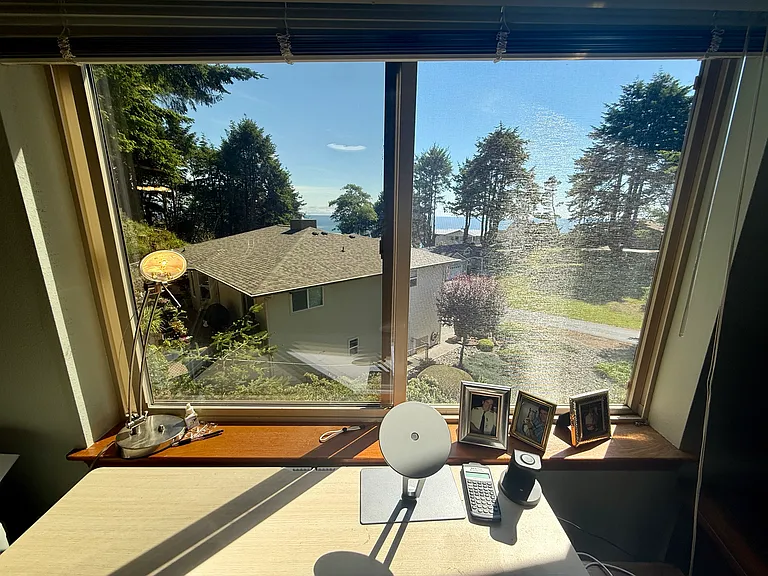 Grab your better half and unwind in total comfort while enjoying a peaceful peek-a-boo view of the ocean and breathtaking coastal sunsets.