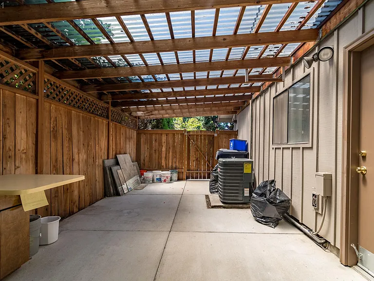 2095 Norwood St — Photo 37