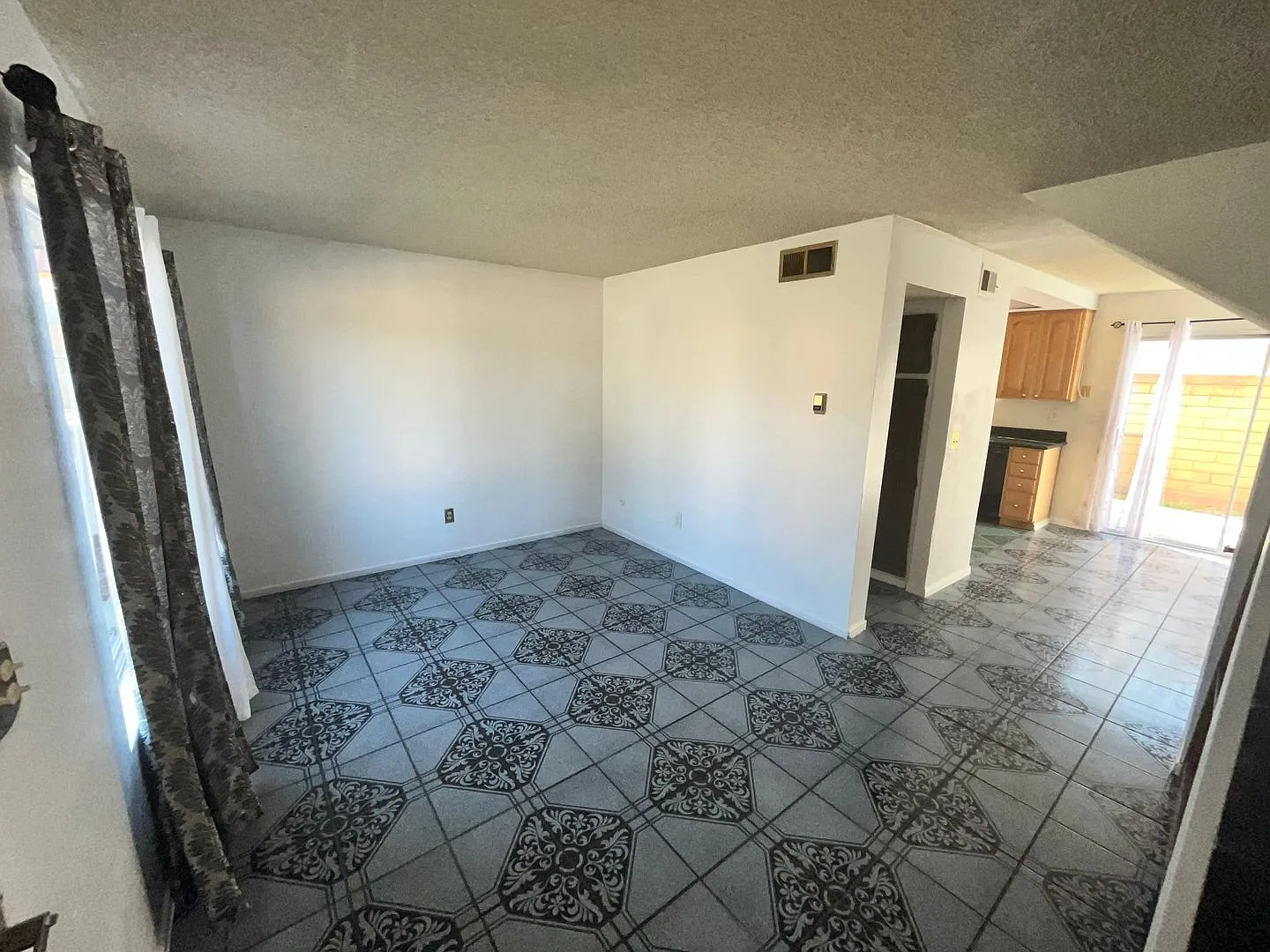 Anza Palms 2 Bedroom Townhome — Photo 3