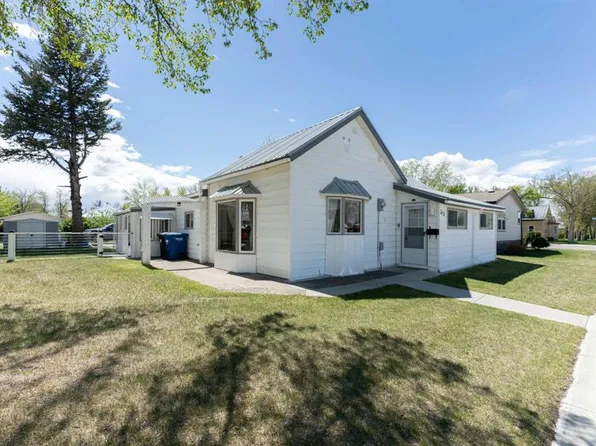 212 N 20th St, Fort Macleod, AB T0L 0Z0