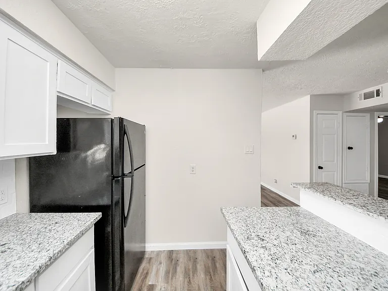 2110 Melbourne St — Photo 24