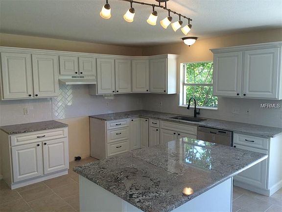 3rd image of 1710 Alhambra Crest Dr