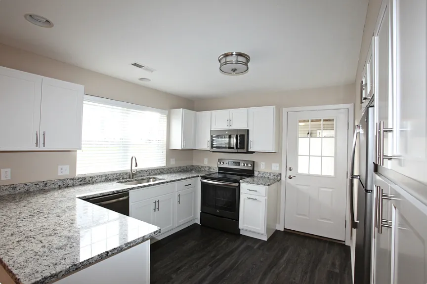 Stonebrooke Village Apartments — Photo 1