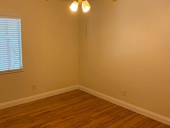 5th image of 455 Vista Way