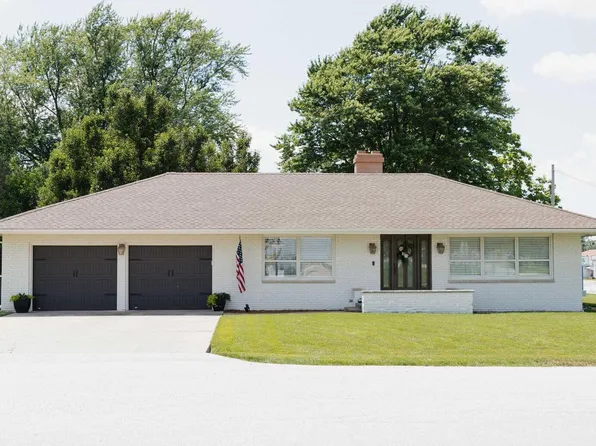 300 S 1st St, Camp Point, IL 62320