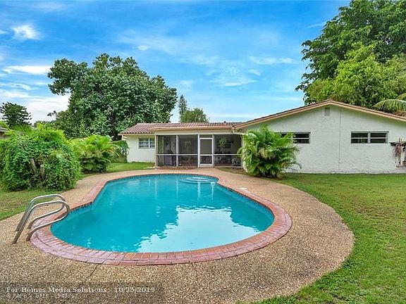 3rd image of 11043 Glenwood Dr