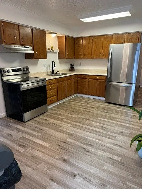 3 bed, 1056 sqft, $2,650 — Photo 3