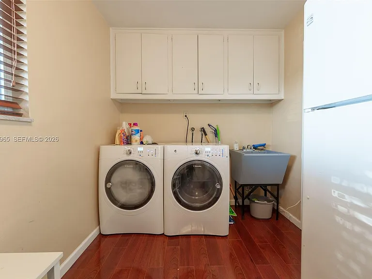 740 Ridgewood Ln — Photo 24