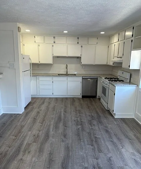5742 Howe St #2 — Photo 4
