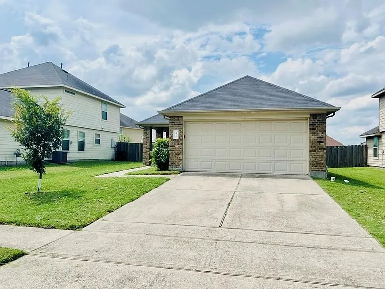 3415 Maris Way — Photo 2