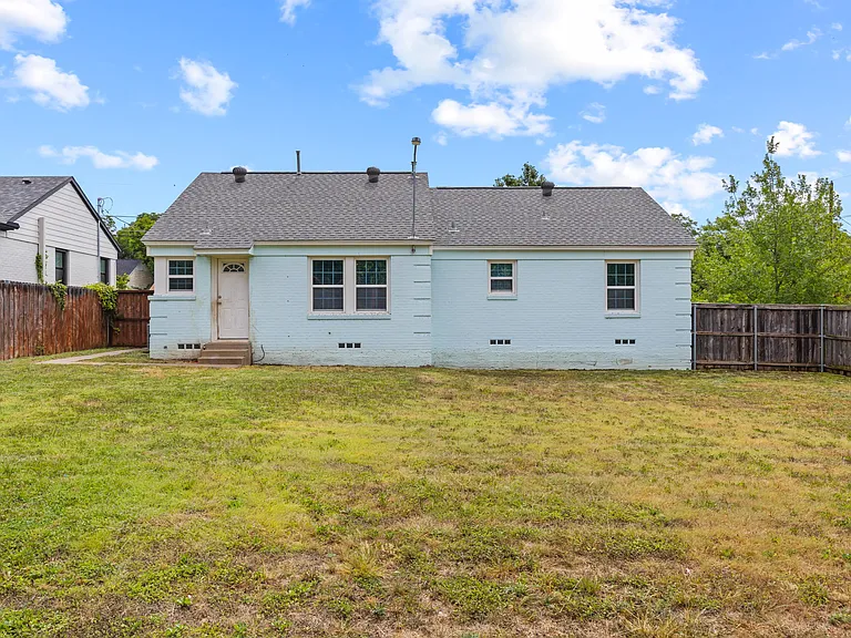 907 Buckalew St — Photo 23