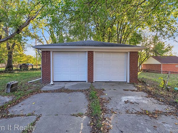 2nd image of 4316 Lakewood St