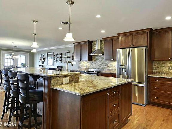 4th image of 124 Bay Dr