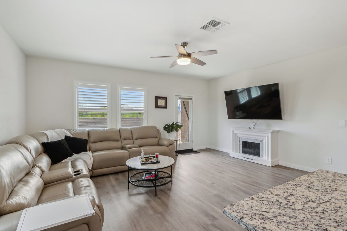 N 165th Ave-2204-009.jpg