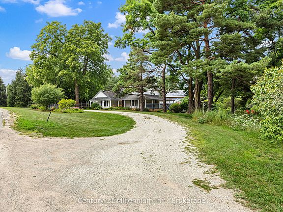 2nd image of 262 Batteaux Rd N