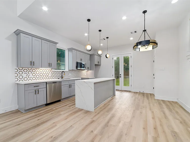 6717 England St — Photo 5