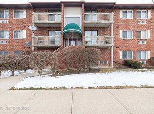 880 N Lakeside Dr APT 1C, Vernon Hills, IL