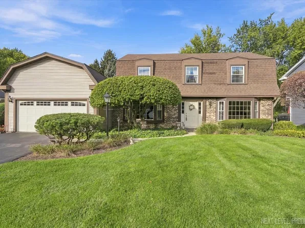 18 N Andover Ln, Geneva, IL 60134