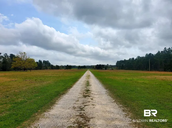 28300 Comstock Rd, Elberta, AL 36530