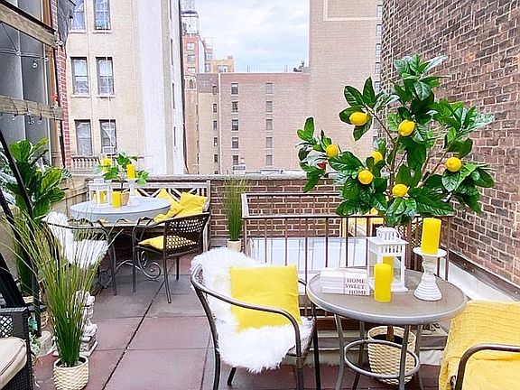 2nd image of 258 W 99th St Unit Penthouse 4